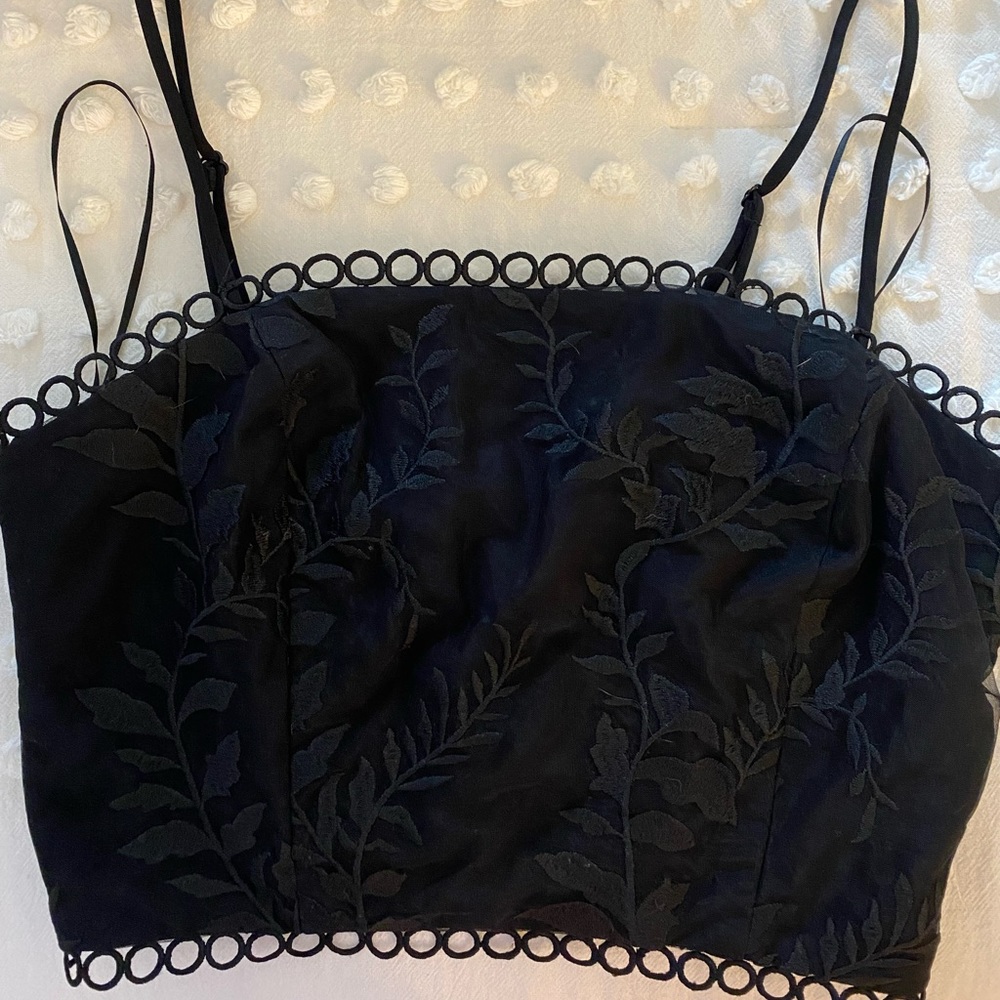 Cute little black Lucy Paris top 🖤🖤